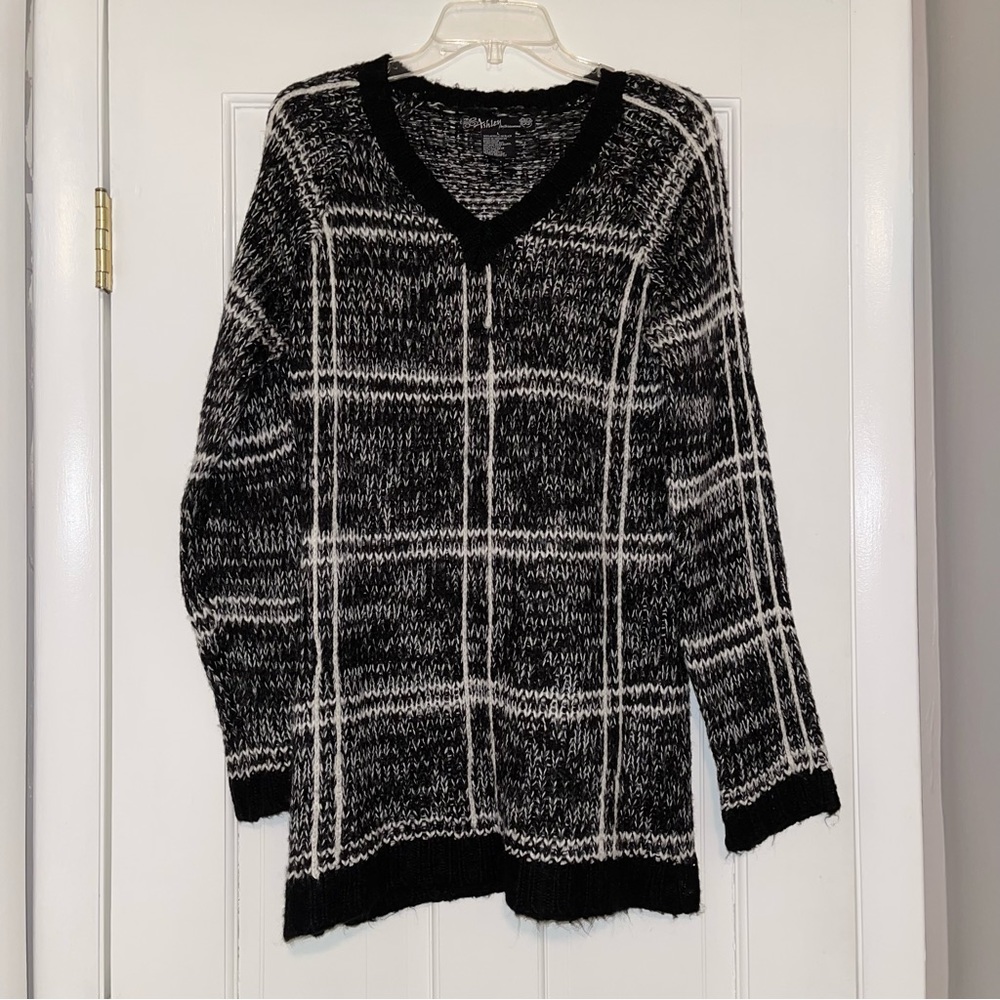Ashley black, white grey blend long sleeve vneck sweater